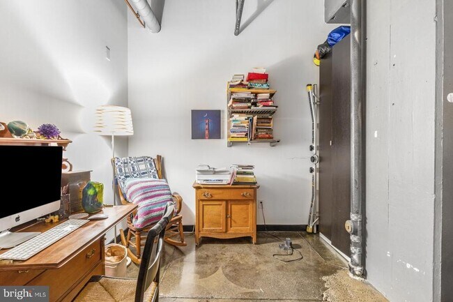 Building Photo - 1701 Tulip St