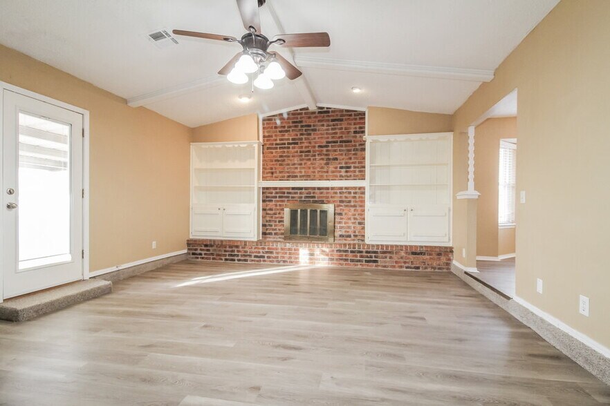 Building Photo - 501 S Bouziden Dr