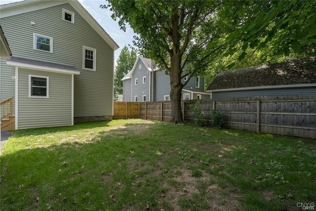 Building Photo - 137 St Mary St