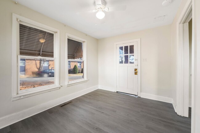 Building Photo - Newly remolded 3 BR with Hardwood Floors