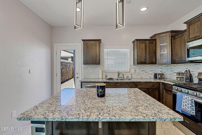 Building Photo - 143 Sarah Trl