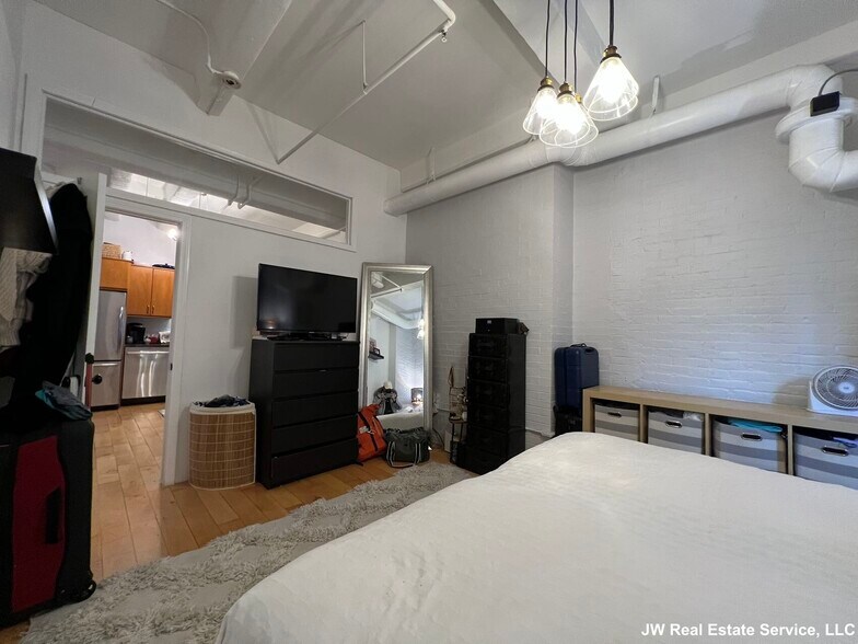 Building Photo - 42 Chauncy St