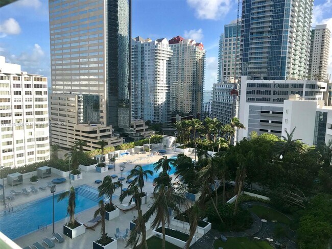Building Photo - 950 Brickell Bay Dr