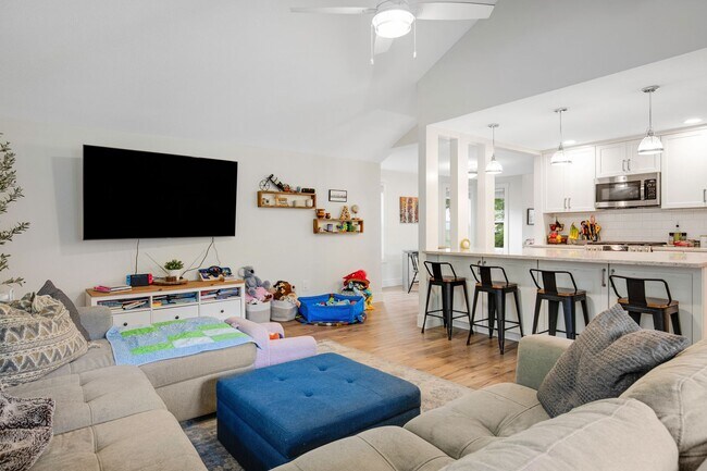 Building Photo - Beautiful 4-Bed, 3-Bath Southeast Boise Ho...