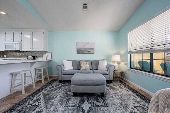 Building Photo - 17462 Front Beach Rd