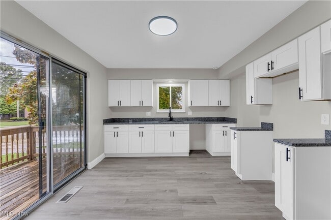 Building Photo - 1392 E 263rd St