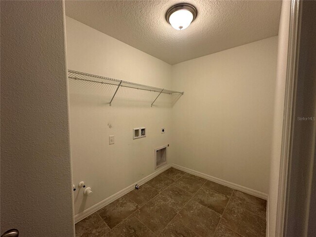 Building Photo - 2445 Beacon Landing Cir