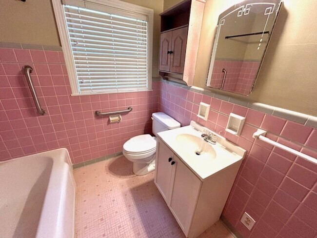 Building Photo - Coming Soon 10/8/25! Charming and spacious...