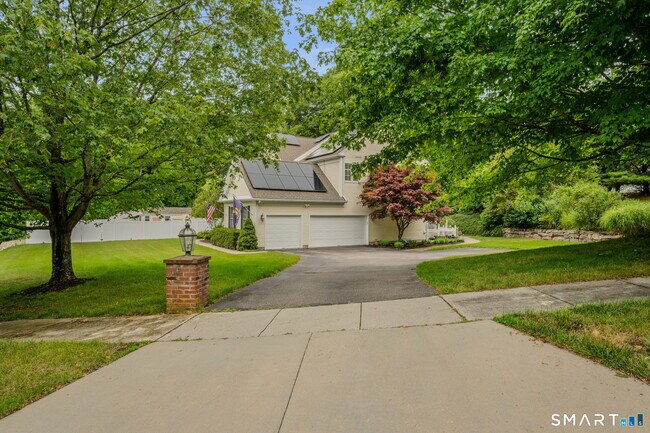 Building Photo - 11 Windrose Dr