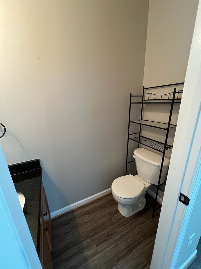 Building Photo - 105 Bumble Cir