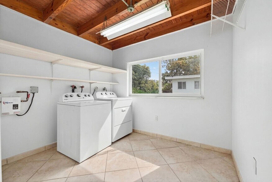 Building Photo - 6447 SW 10th St