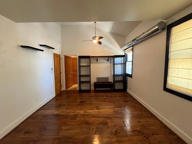 Building Photo - 217 Nw 22. 3 bed. 2 bath, 1 car garage w/ ...