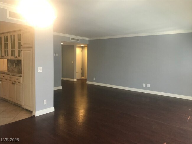 Building Photo - 205 E Harmon Ave