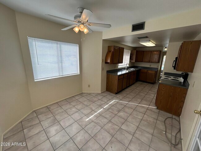 Building Photo - 2120 N Yucca Ct