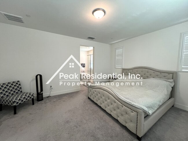 Building Photo - Updated Elk Grove 3bd/2.5ba Home with 2 Ca...