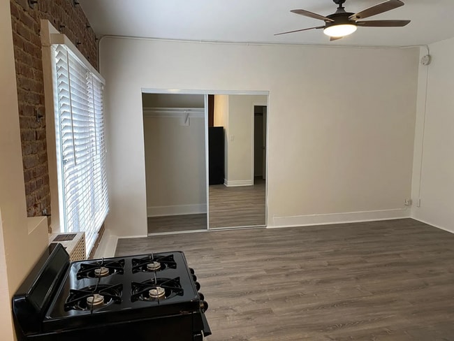 Interior Photo - 1984 Park Grove Ave