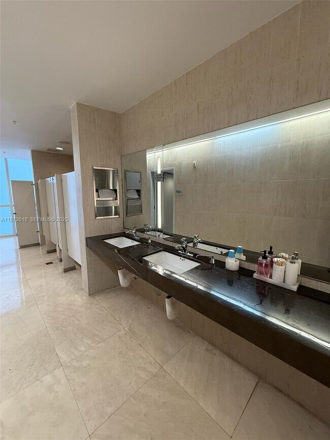 Building Photo - 18201 Collins Ave