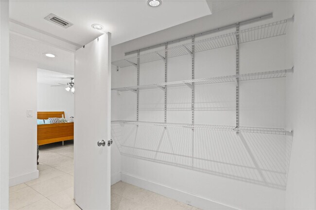 Building Photo - 16051 Blatt Blvd