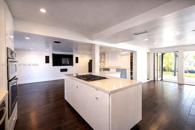 Building Photo - 2413 Nassau Ln