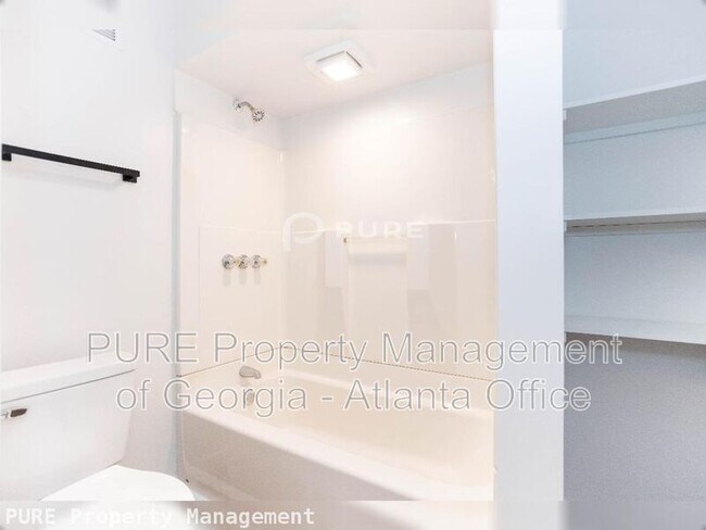 Building Photo - 1138 Gerald Pl SW