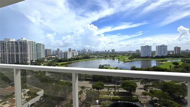 Building Photo - 3731 N Country Club Dr
