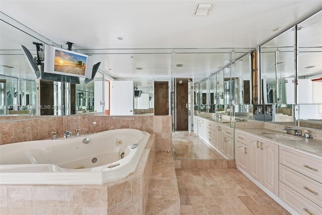 Building Photo - 3 Grove Isle Dr