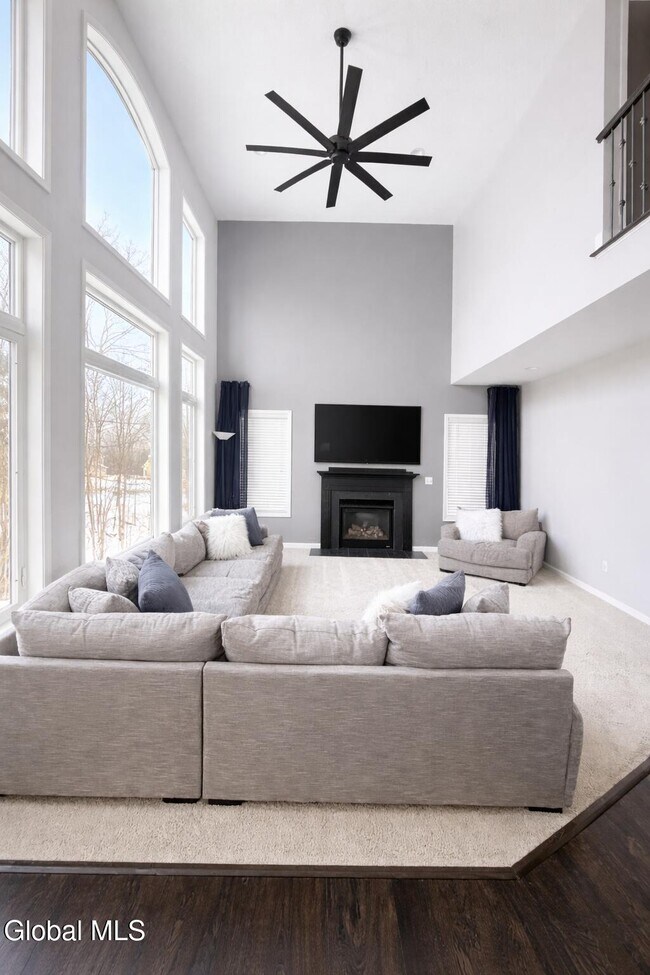 Building Photo - 40 Haywood Ln