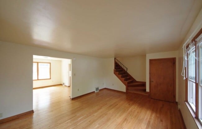 Building Photo - Sparks Street Duplex