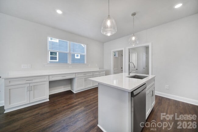 Building Photo - 2432 Arty Ave