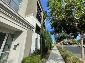 Building Photo - Spacious 3BD/2BA Luxury Condo Available fo...