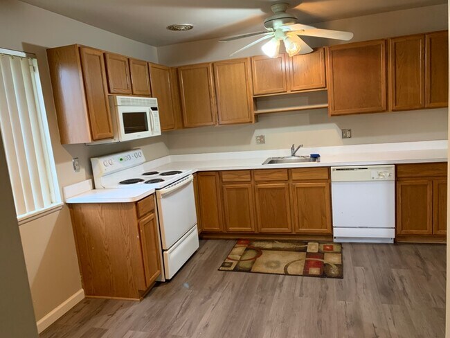 Building Photo - 26485 Franklin Pointe Dr