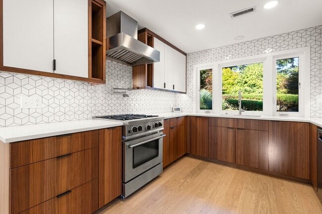 Building Photo - 3145 SW 98th Ave