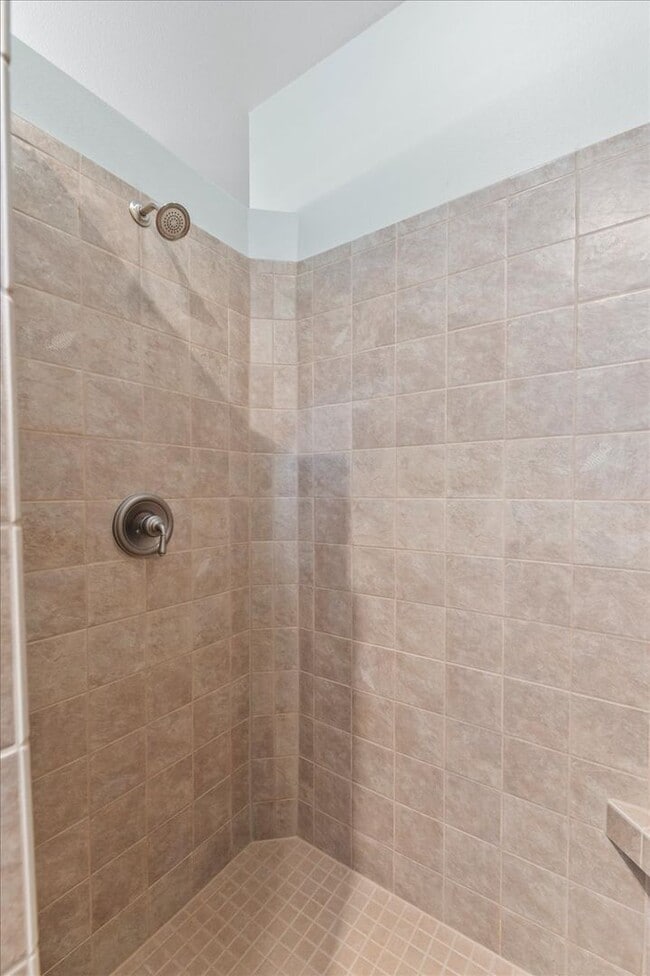 Building Photo - 3 Bedroom 3 Bathroom Home in Desirable Eag...