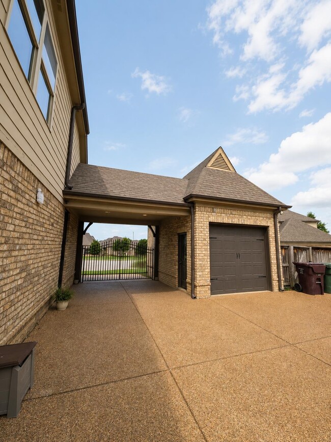 Building Photo - 627 Catamount St