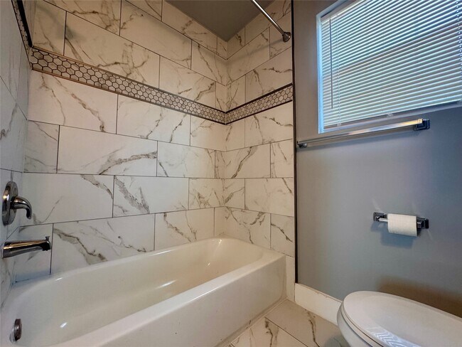 Building Photo - 5224 Leeland St