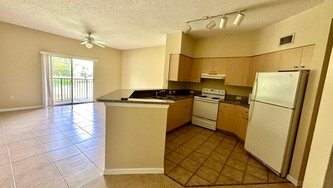 Building Photo - 310 Crestwood Cir