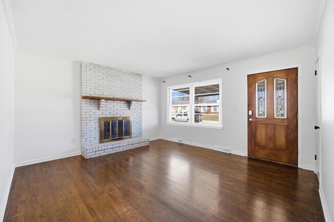 Building Photo - 2147 Palms Dr