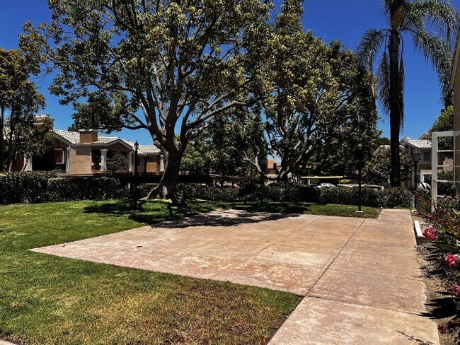 Building Photo - 6991 Ballena Way