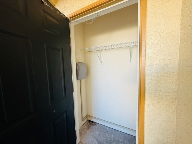 Building Photo - 2 Bedroom Condo For Rent in Carrollwood!