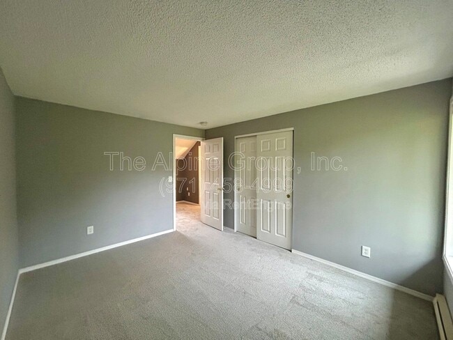 Building Photo - 4905 SW 152nd Ave