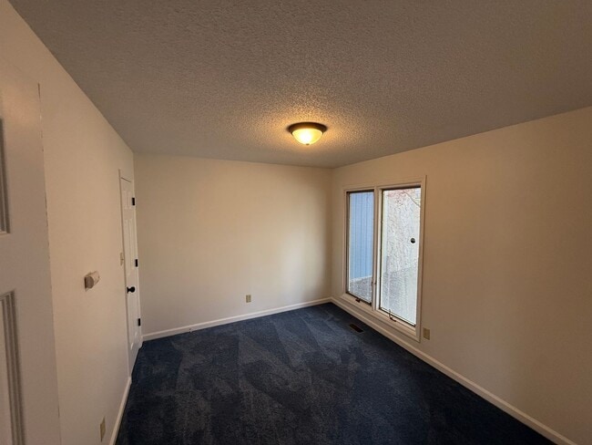 Building Photo - Carolina Lakes