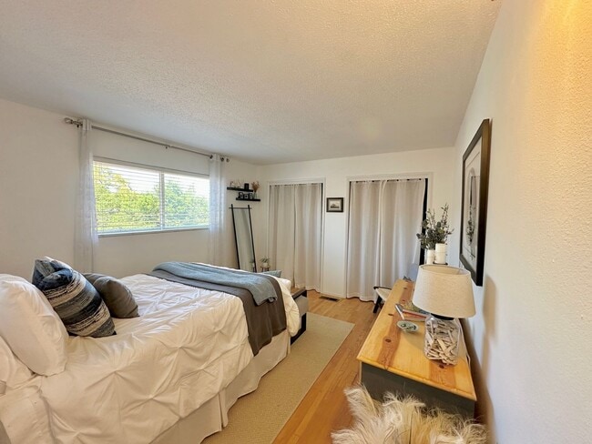 Building Photo - Charming 3 Bedroom 2 Bathroom Single Family Home Available June 5th *DO NOT DISTURB TENANT*