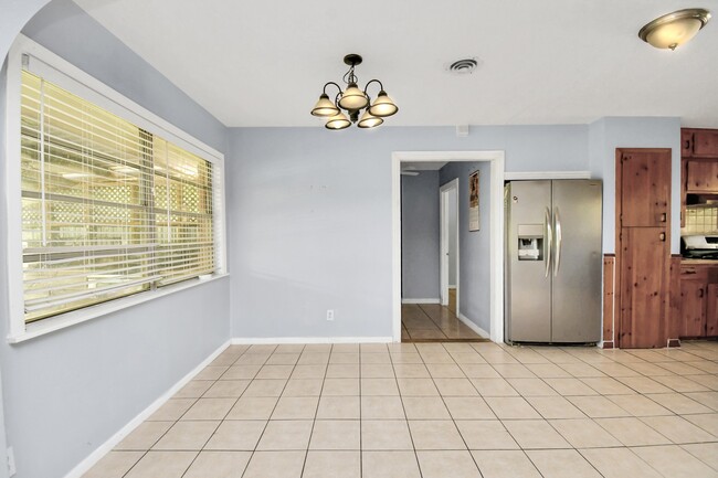 Building Photo - 6713 Neff St