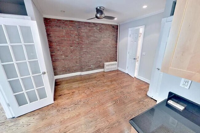 Primary Photo - 420 E 9th St