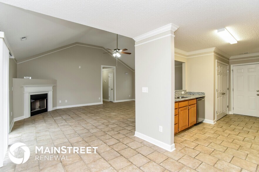 Building Photo - 818 White Oak Ln
