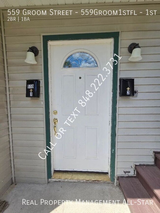 Building Photo - 559 Groom St