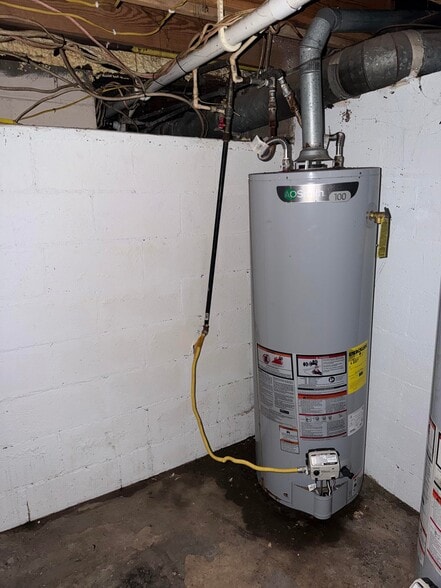 Building Photo - 1604 S Kneer Ave