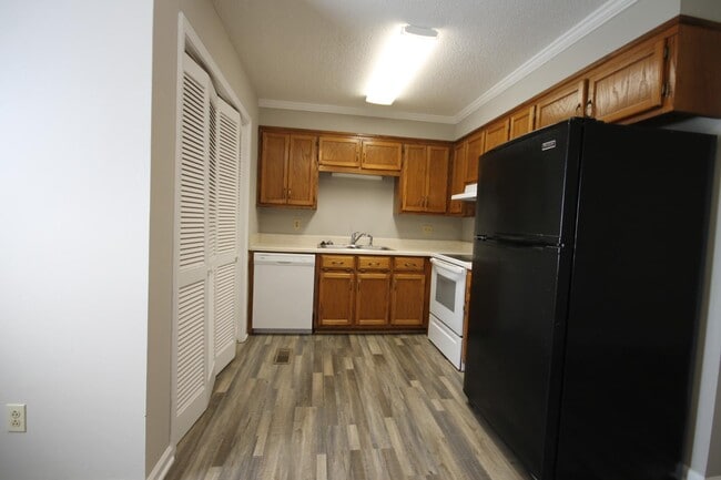 Building Photo - 219 Hunter Dr