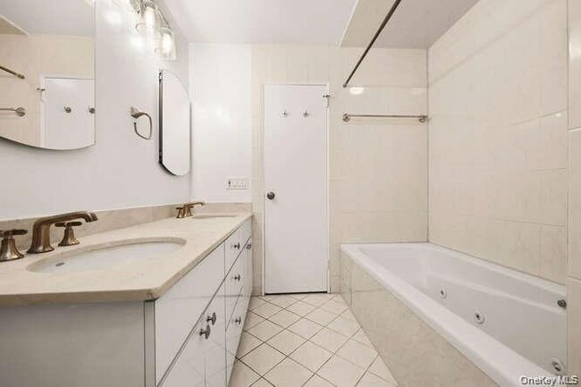 Building Photo - 93 Seton Dr