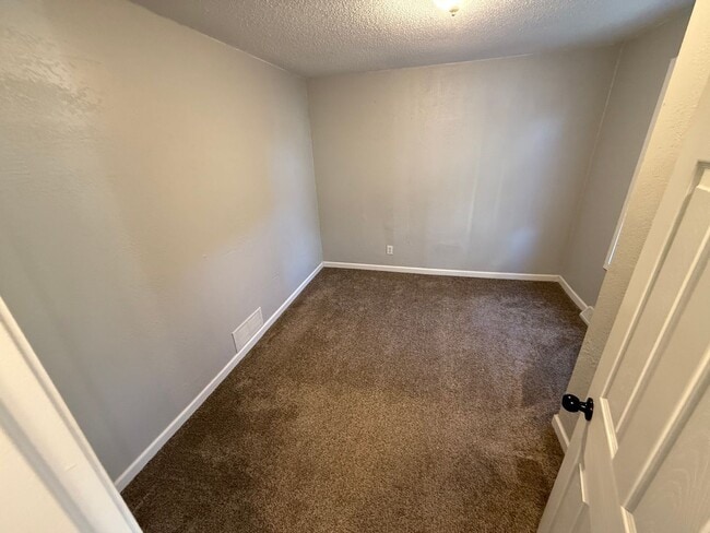 Building Photo - Cloquet MN - 3-bed - 1-bath - 1 - car Sing...